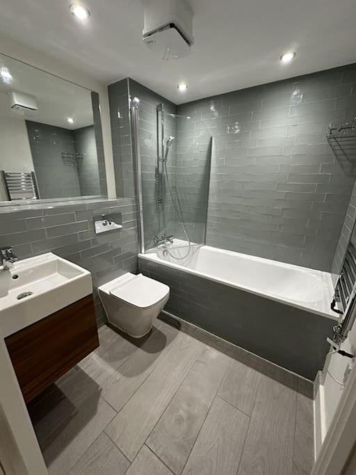 Luxurious 1-Bedroom With Parking Birmingham Exterior foto